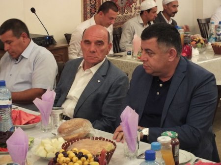 Şamaxı Cümə məscidində iftar süfrəsi