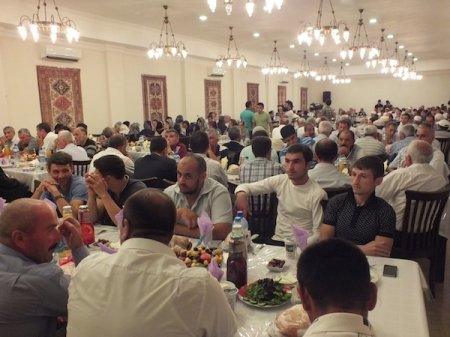 Şamaxı Cümə məscidində iftar süfrəsi