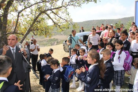 Şamaxının millət vəkili Elxan Süleymanovun təşəbbüsü və dəstəyi ilə Ərçiman kəndində inşa edilmiş məktəb binasının açılış mərasimi